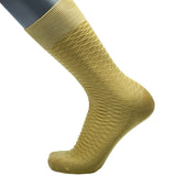 Feine Socken aus 100 % Baumwolle mit großem Wabenmuster in Gelb von BGENTS am Fuß