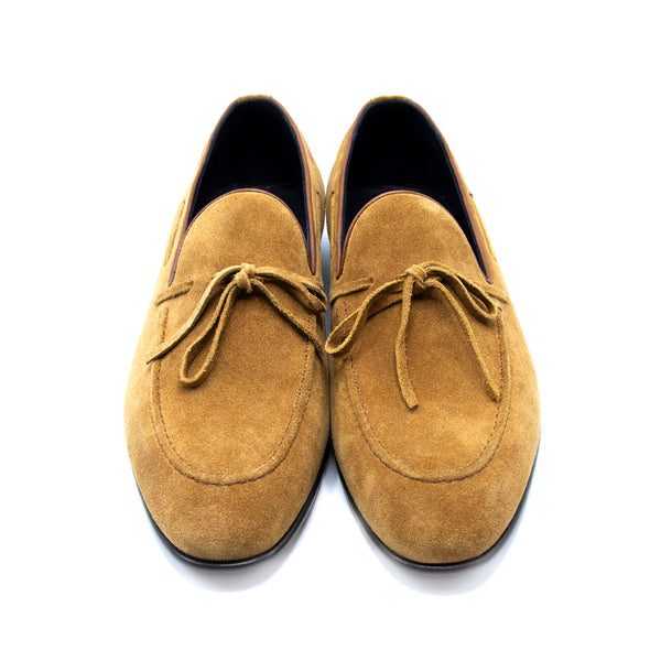 Loafer aus Veloursleder mit Schleife in Camel