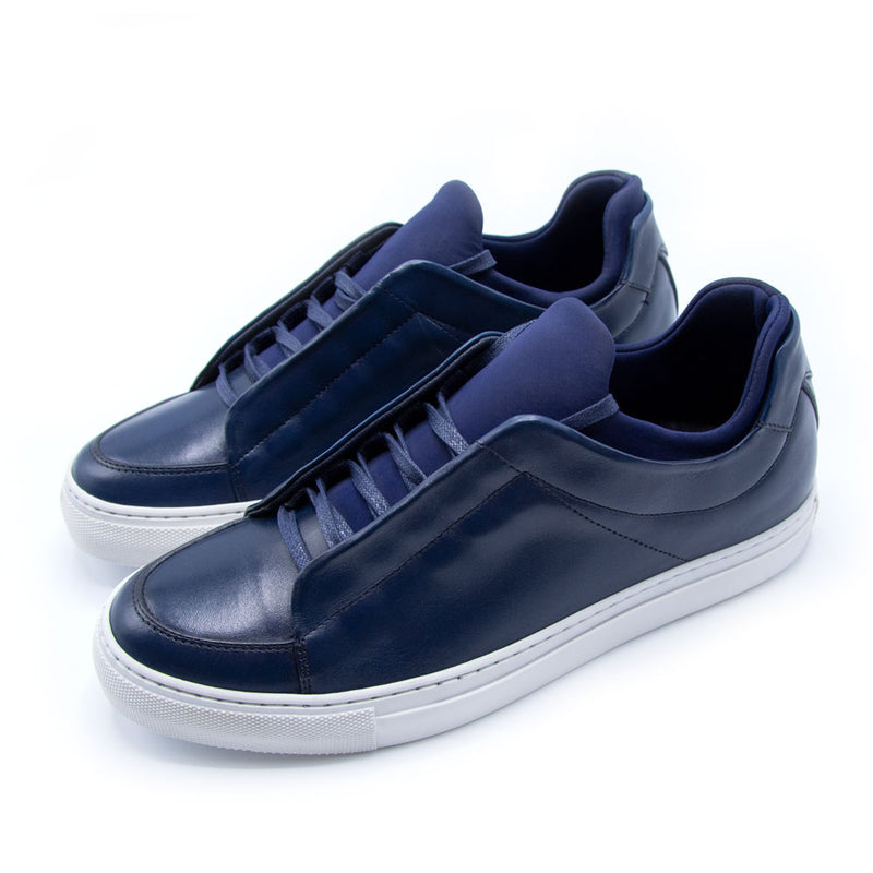 Sportive Sneaker in Dunkelblau