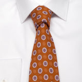 Giro Inglese-Krawatte mit Blüten-Muster in Orange von BGENTS am Hemd gebunden