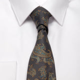 Graue Mogador-Krawatte mit Paisley-Muster von BGENTS am Hemd gebunden