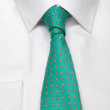 Mintgrüne Mogador-Krawatte mit Blüten-Muster von BGENTS am Hemd gebunden