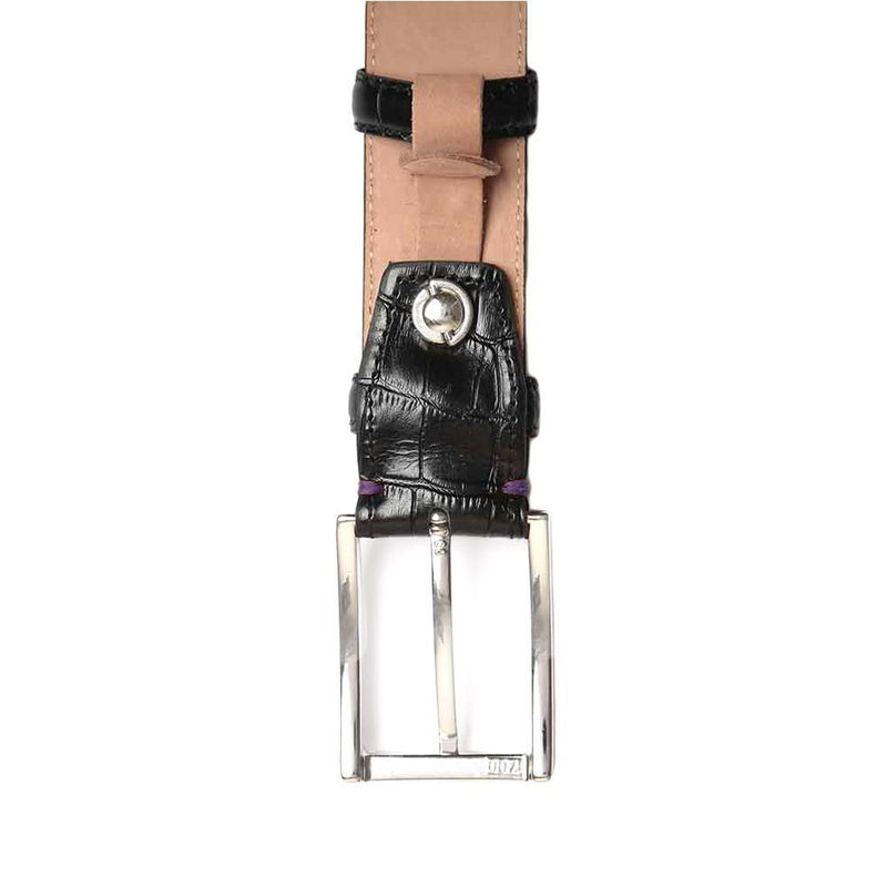 Schwarzer Ledergürtel mit Krokoprägung und Sattlerstich-Detail in Lila von BGENTS Unterseite