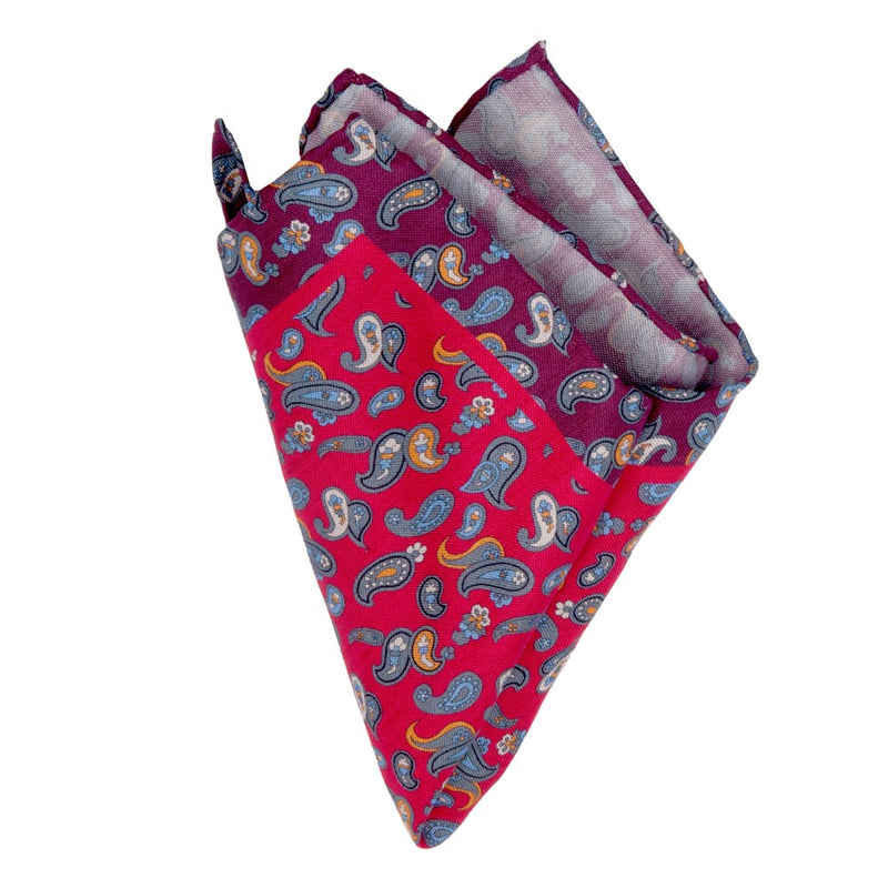 Handrolliertes Einstecktuch aus Baumwoll-/Leinen-Gemisch in Rot mit Paisley-Muster von BGENTS gefaltet