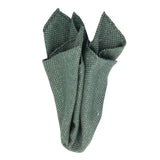 Gewebtes, handrolliertes, einfarbiges Einstecktuch aus Seiden-/Baumwoll-Gemisch in Grün von BGENTS gefaltet