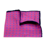 Handrolliertes Einstecktuch aus Seiden-Twill in Pink mit Blüten-Muster von BGENTS gelegt