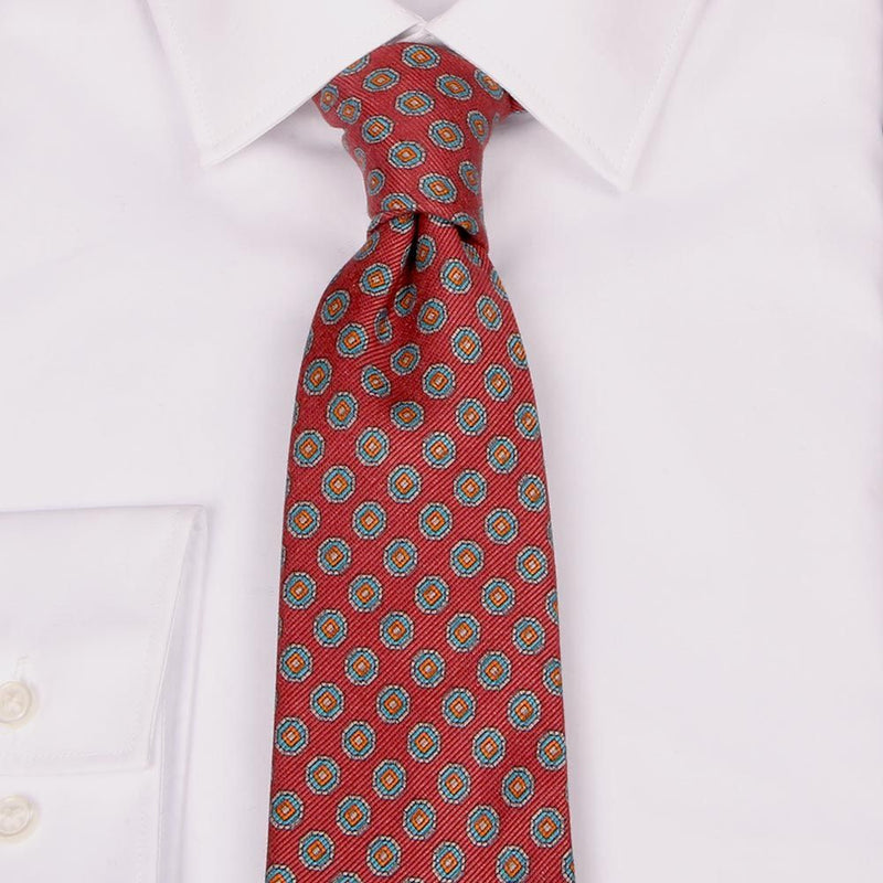 Braune Mogador-Krawatte mit Kreisen von BGENTS am Hemd gebunden