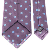 Seiden-Jacquard Krawatte in Aubergine mit hellblauem Blüten-Muster von BGENTS Rückseite