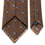 Hellbraune Seiden-Jacquard Krawatte mit geometrischem Muster in Lila und Blau von BGENTS Rückseite