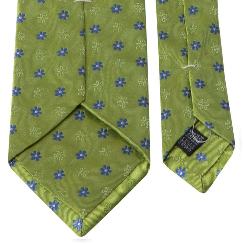 Hellgrüne Seiden-Jacquard Krawatte mit blauem Blüten-MusterHellgrüne Seiden-Jacquard Krawatte mit blauem Blüten-Muster von BGENTS Rückseite