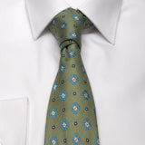 Mintgrüne Seiden-Jacquard Krawatte mit geometrischem Muster von BGENTS am Hemd gebunden