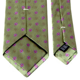Seiden-Jacquard Krawatte in Olive mit lila Blüten-Muster von BGENTS Rückseite