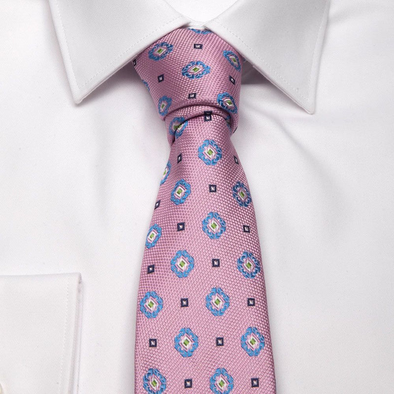 Rosa Seiden-Jacquard Krawatte mit geometrischem Muster von BGENTS am Hemd gebunden