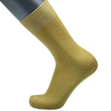 Feine Socken aus 100 % Baumwolle mit kleinem Wabenmuster in Gelb am Fuß von BGENTS
