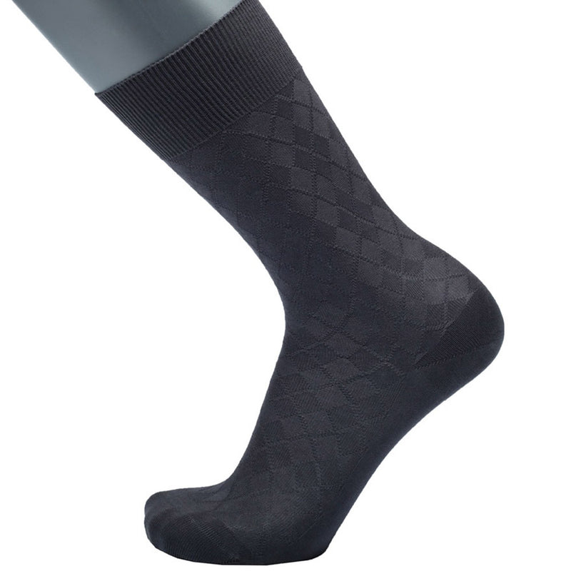 Feine Socken aus 100 % Baumwolle mit Rauten-Muster in Grau von BGENTS am Fuß