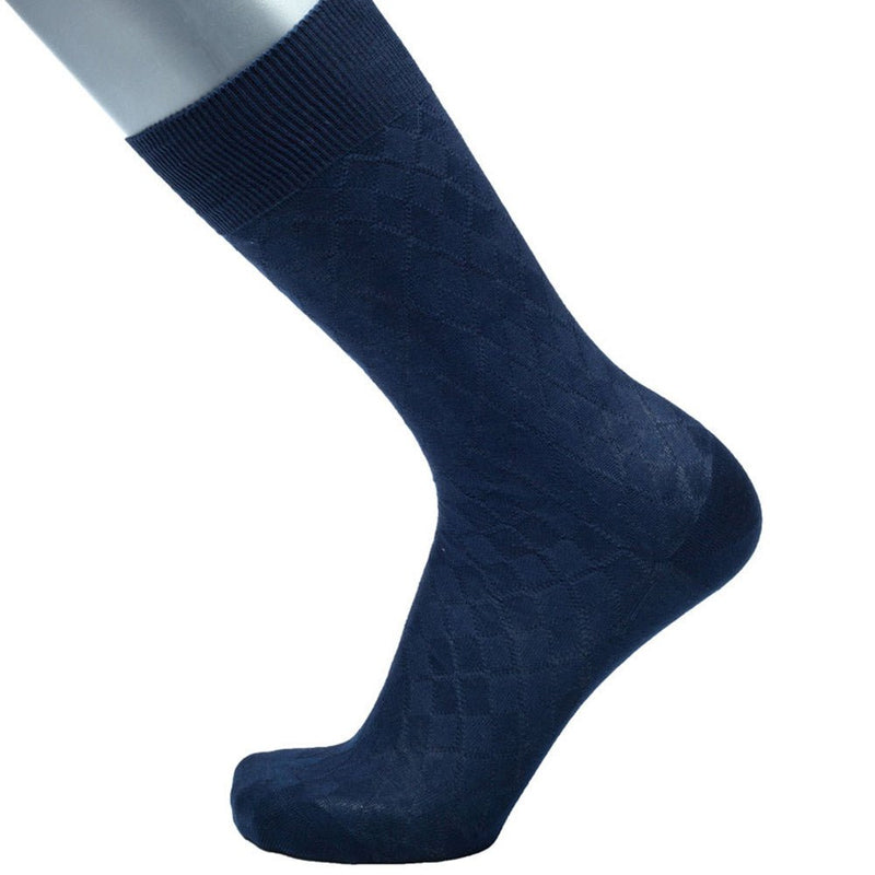 Feine Socken aus 100 % Baumwolle mit Rauten-Muster in Marineblau von BGENTS am Fuß