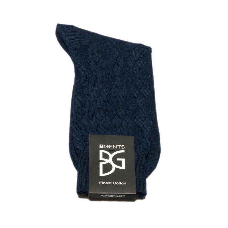 Feine Socken aus 100 % Baumwolle mit Rauten-Muster in Marineblau von BGENTS gelegt