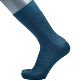 Feine Socken aus 100 % Baumwolle mit Rauten-Muster in Petrolblau von BGENTS am Fuß
