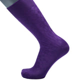 Feine Socken aus 100 % Baumwolle mit Rauten-Muster in Ultra-Violett von BGENTS am Fuß