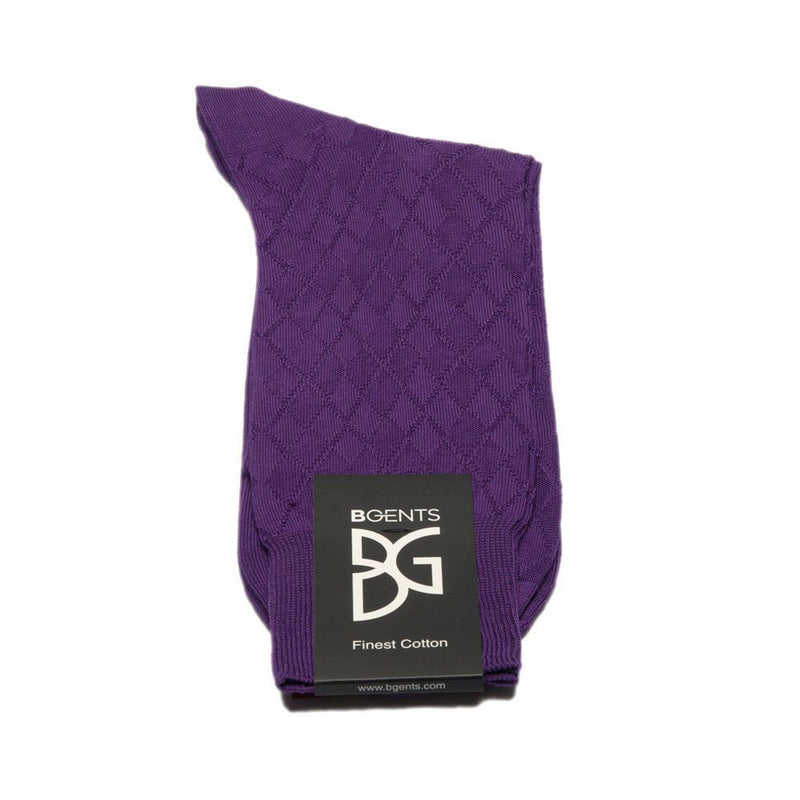 Feine Socken aus 100 % Baumwolle mit Rauten-Muster in Ultra-Violett von BGENTS gelegt
