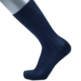 Feine Socken aus 100 % Baumwolle mit großem Wabenmuster in Marineblau von BGENTS am Fuß