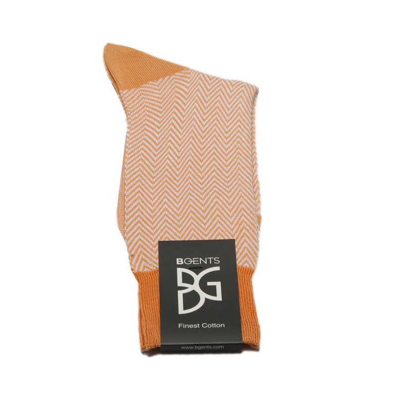 Feine Socken aus 100 % Baumwolle mit Fischgrätenmuster in Orange von BGENTS gelegt