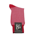 Feine Socken aus 100 % Baumwolle mit Hahnentrittmuster in Rot von BGENTS gelegt