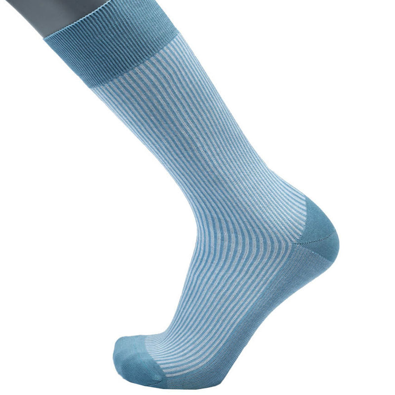 Feine Socken aus 100 % Baumwolle mit Streifenmuster in Hellblau, Gr. 43/44 - BGENTS
