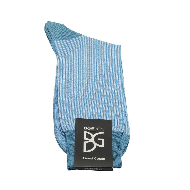 Feine Socken aus 100 % Baumwolle mit Streifenmuster in Hellblau von BGENTS gelegt