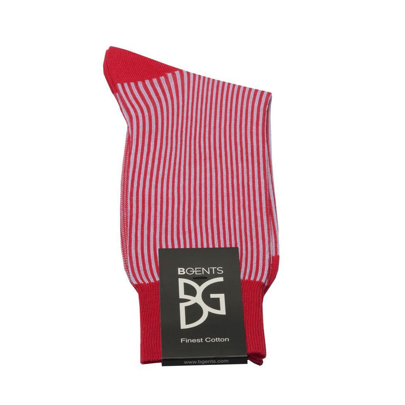 Feine Socken aus 100 % Baumwolle mit Streifenmuster in Rot von BGENTS gelegt