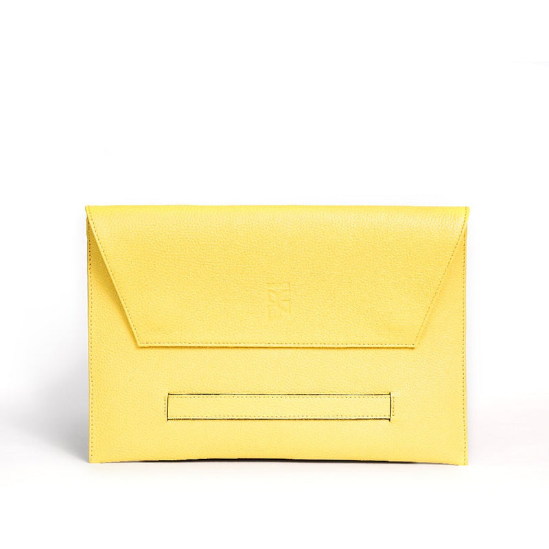 Laptop/Notebook und Tablet Tasche als Couvert aus feinem, genarbtem Leder mit Dokumentenfach hinten in Gelb von BGENTS
